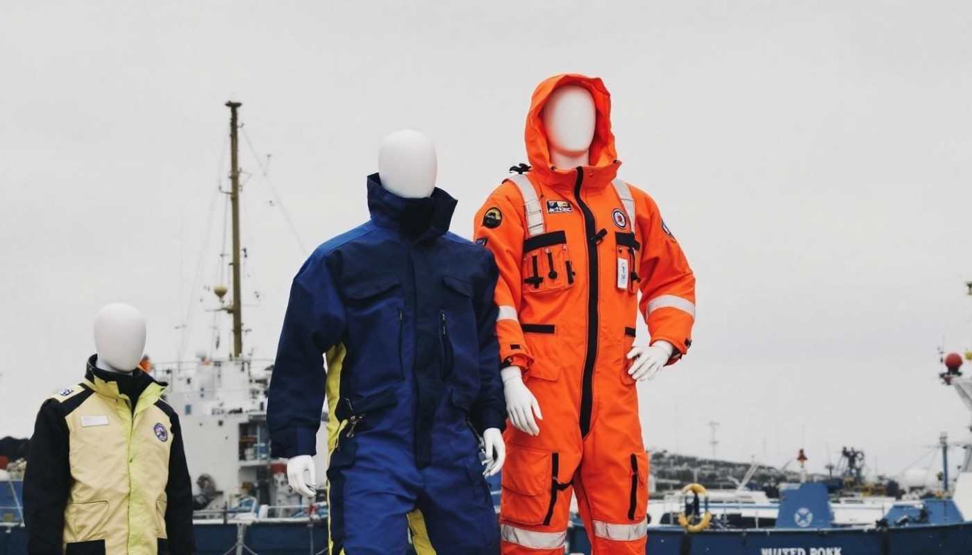 Science/High-Tech - Les différences entre les combinaisons d'abandon et de travail en mer